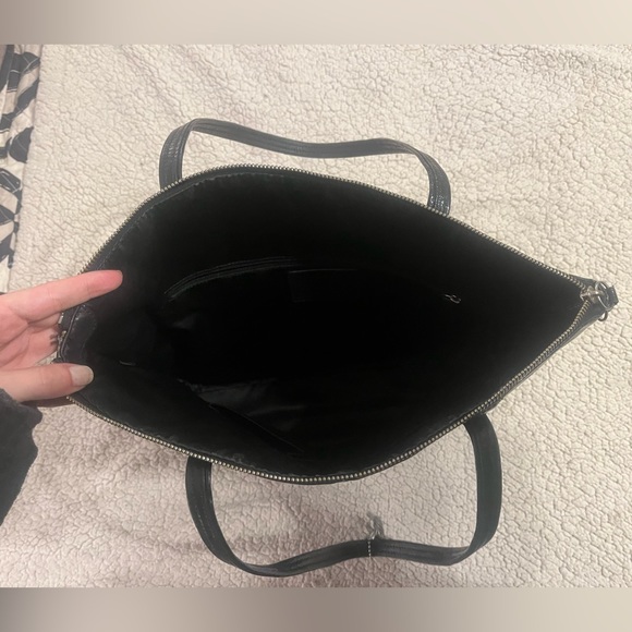 SOLD❤️ COACH Laura Signature Logo Zip Tote Bag Patent Leather w/ Charm Black - Picture 6 of 13